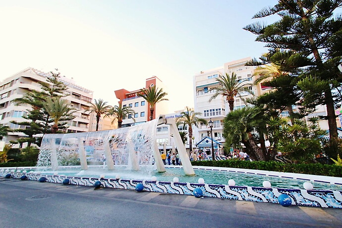 Local comercial diáfano de 305 m2 en esquina en el centro de Torrevieja