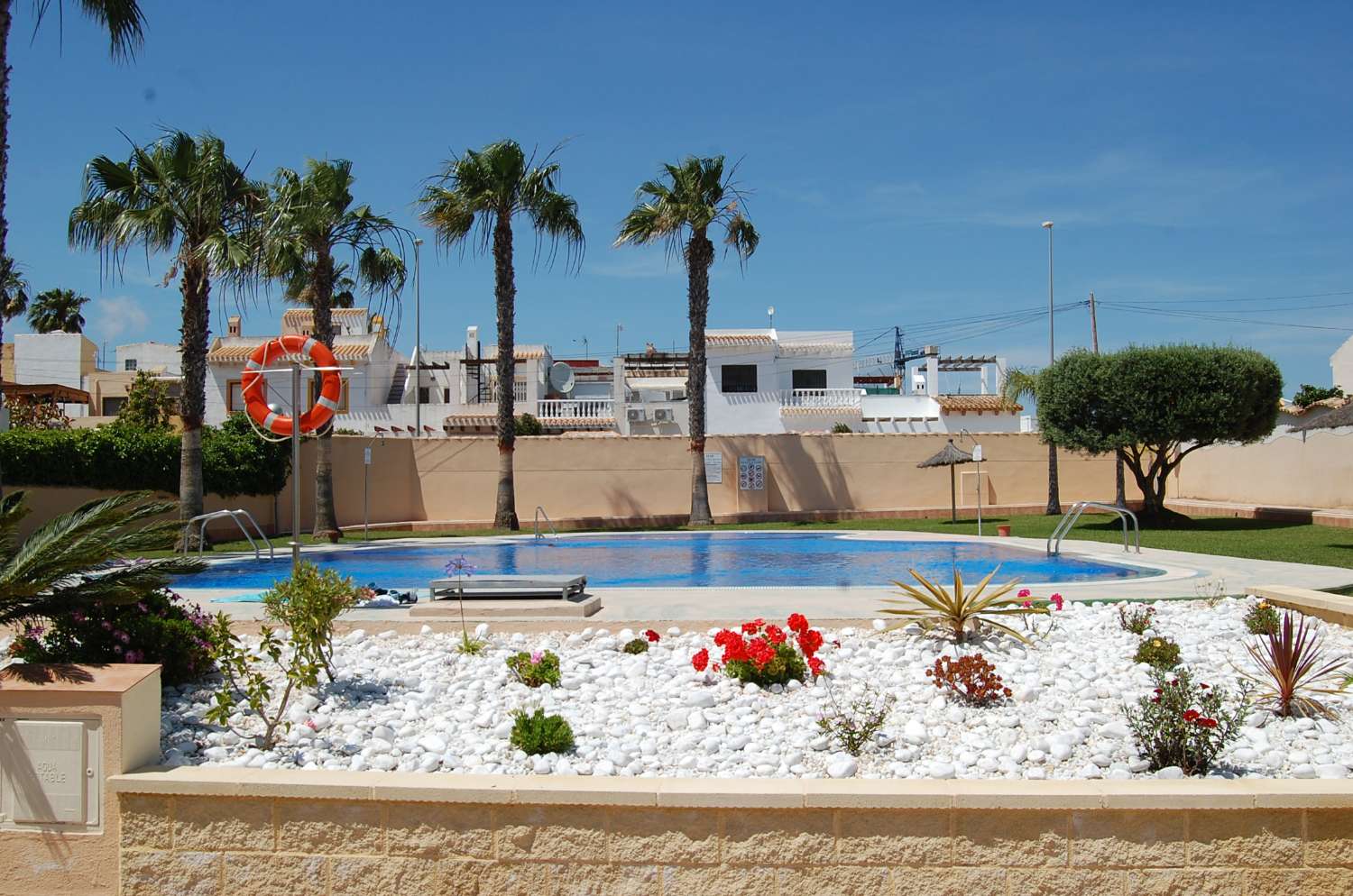 Apartamento orientado al sur en Urb. Áloe.