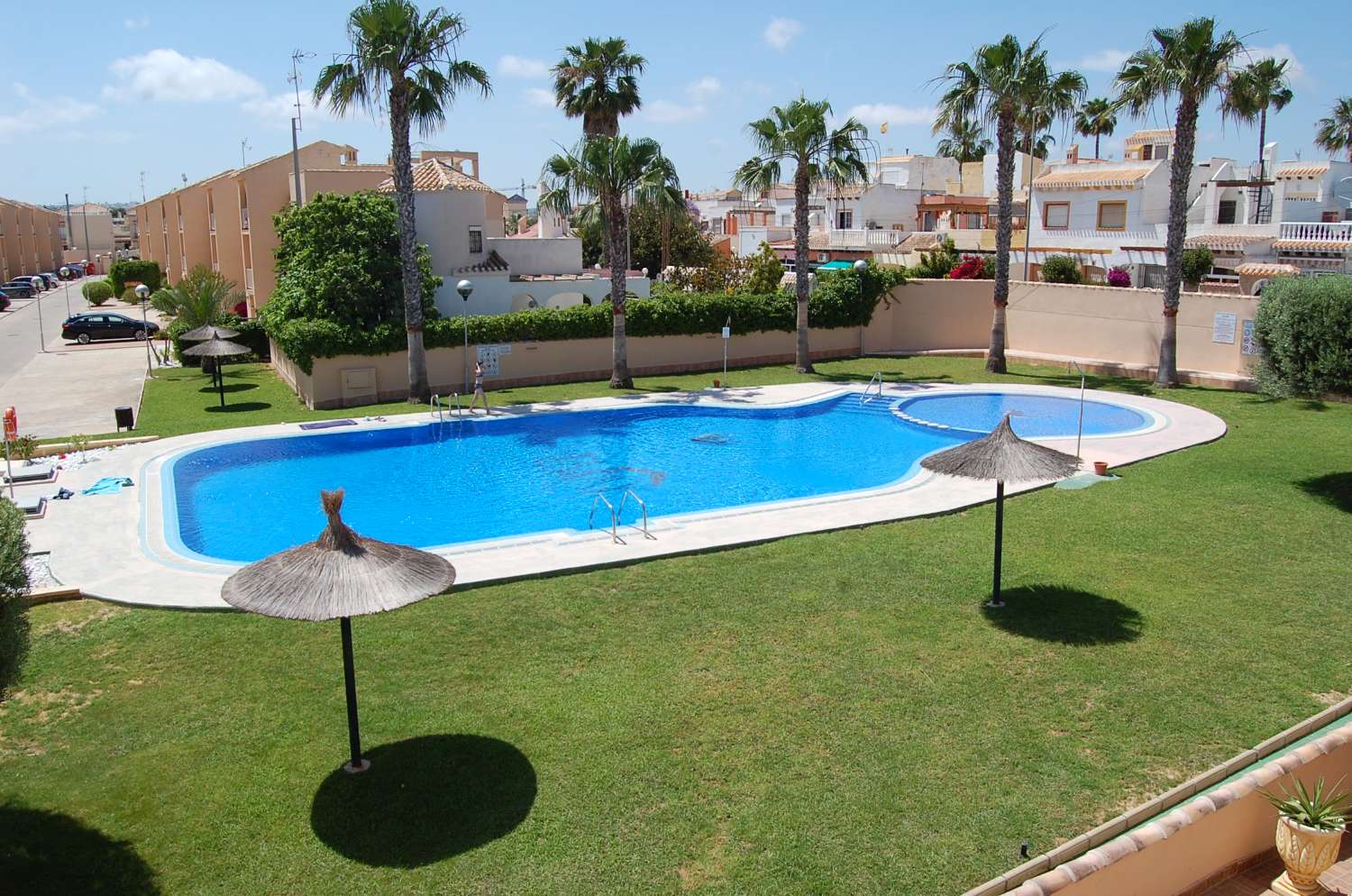 Apartamento orientado al sur en Urb. Áloe.