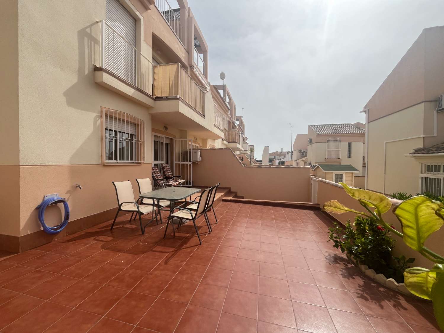 Apartamento orientado al sur en Urb. Áloe.