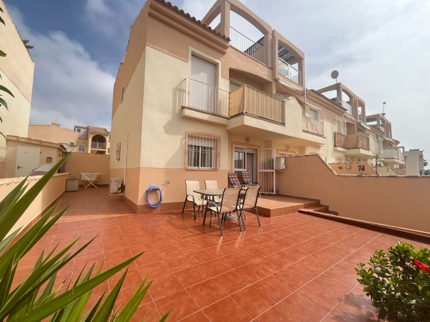Apartamento orientado al sur en Urb. Áloe.