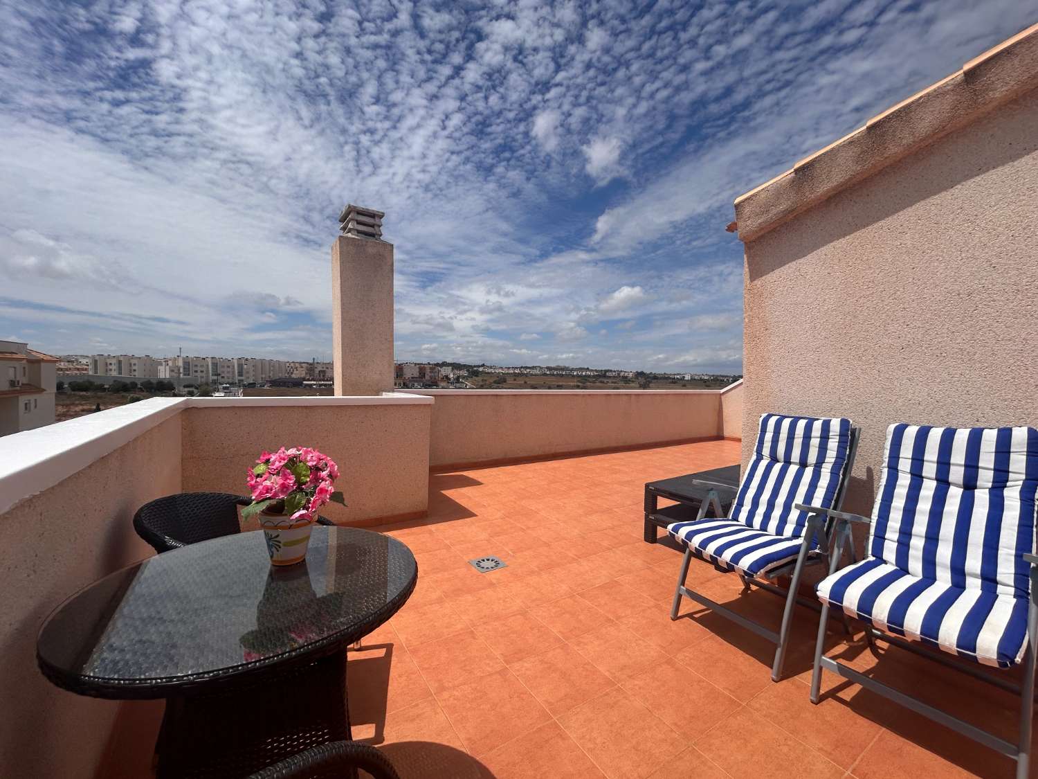 Beautiful topfloor apartment in popular Laguna Golf
