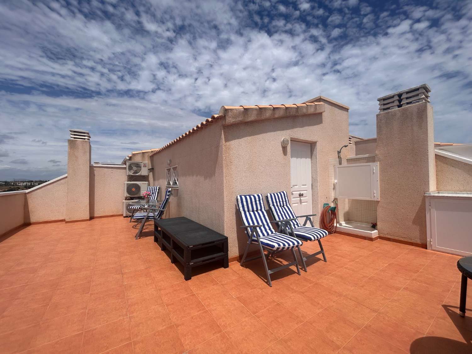 Beautiful topfloor apartment in popular Laguna Golf