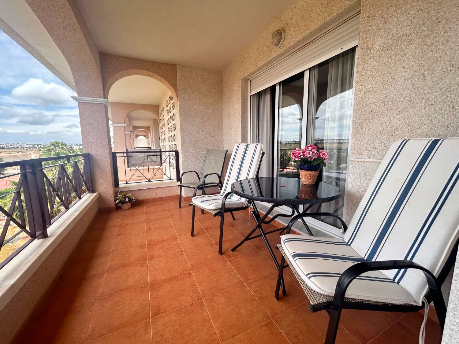 Beautiful topfloor apartment in popular Laguna Golf