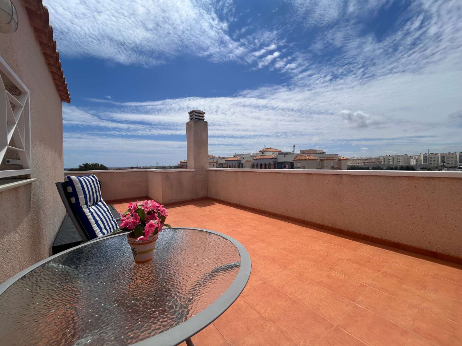 Beautiful topfloor apartment in popular Laguna Golf
