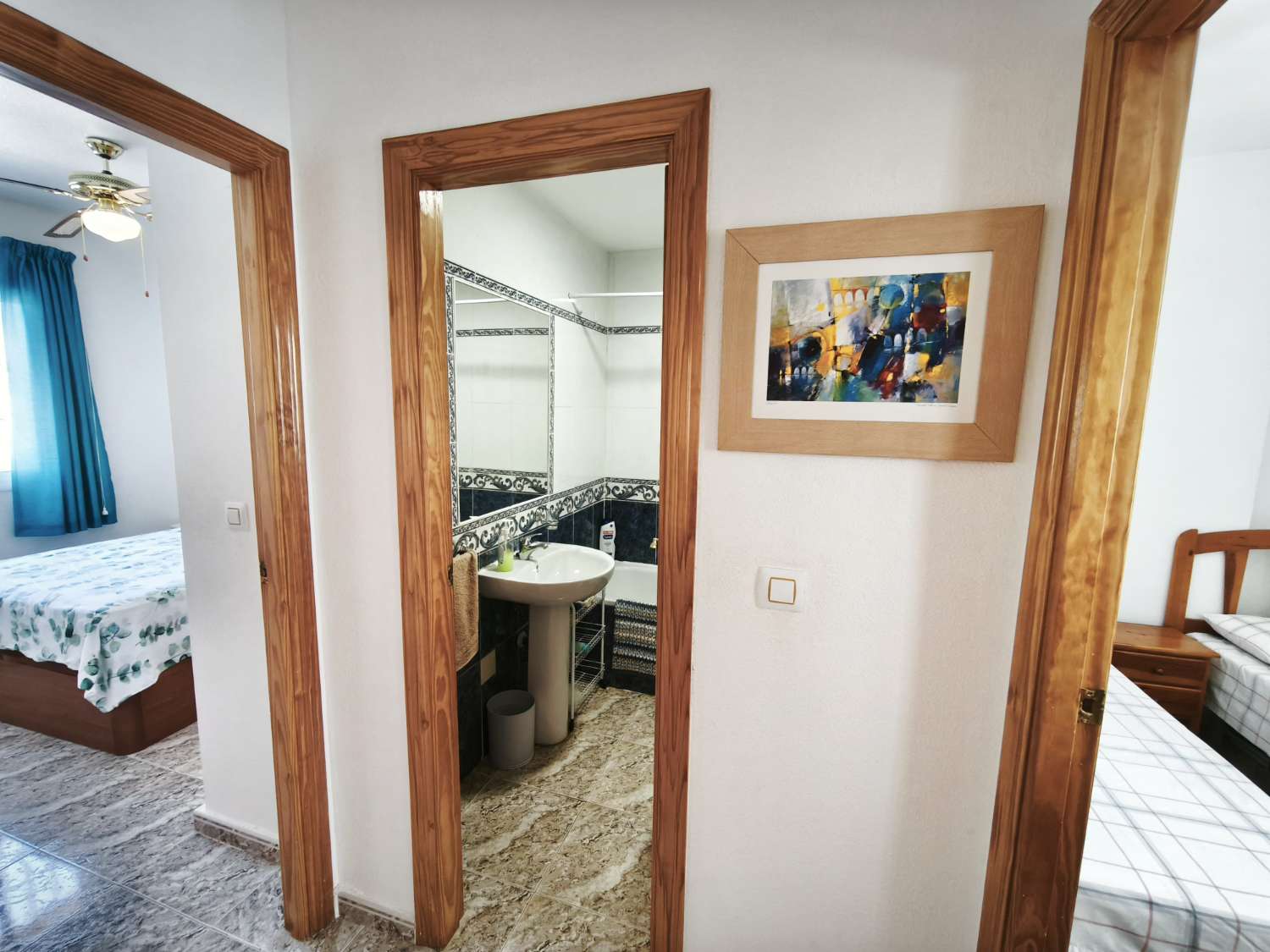 Bonito apartamento de 2 dormitorios y 1 baño con piscina comunitaria.