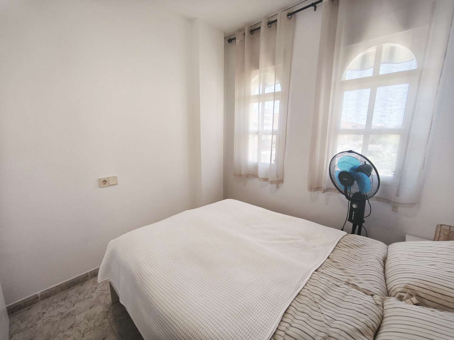 Oportunidad en Playa Flamenca: Planta alta con vistas al Mar y solárium privado