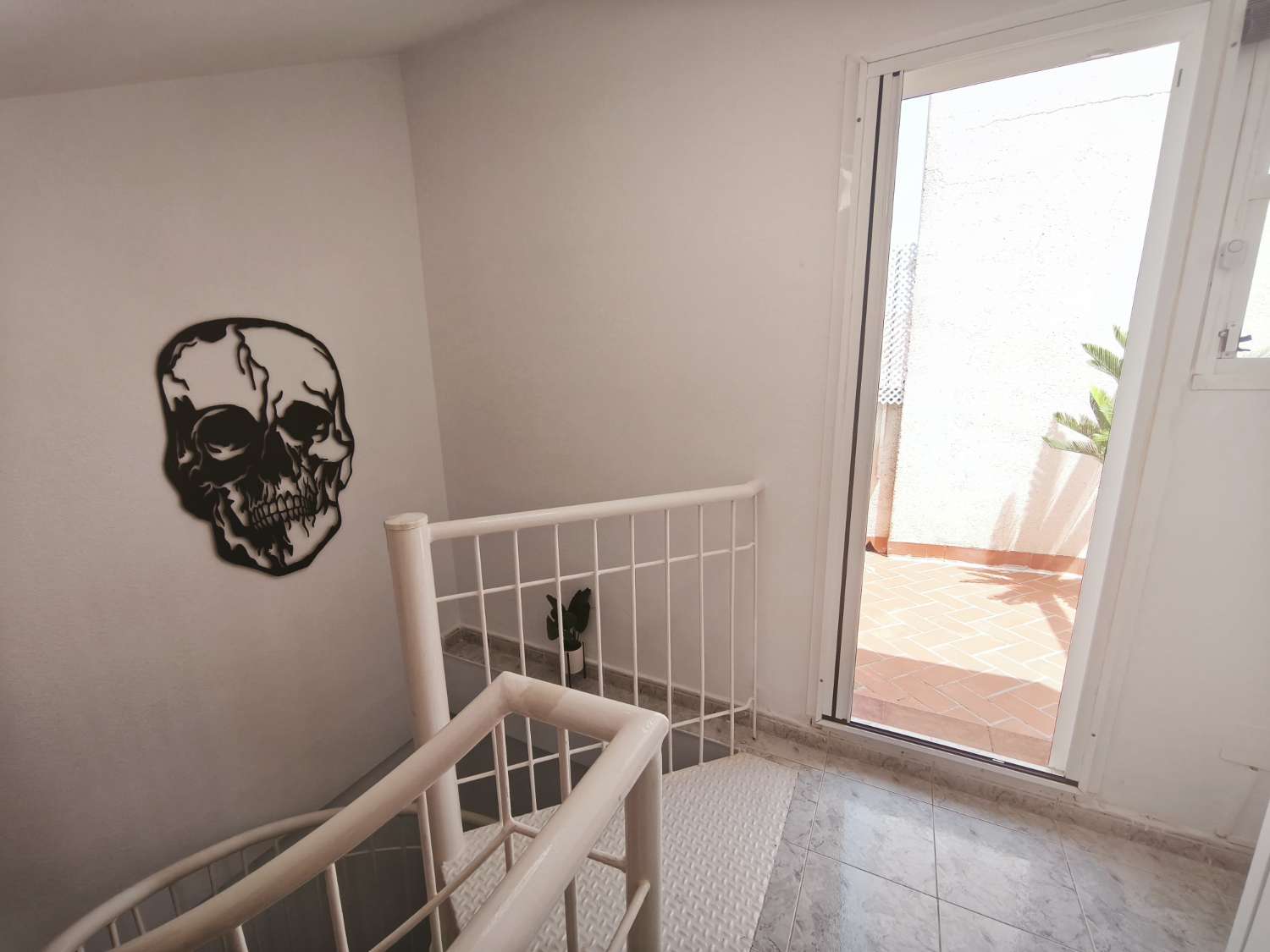 Oportunidad en Playa Flamenca: Planta alta con vistas al Mar y solárium privado