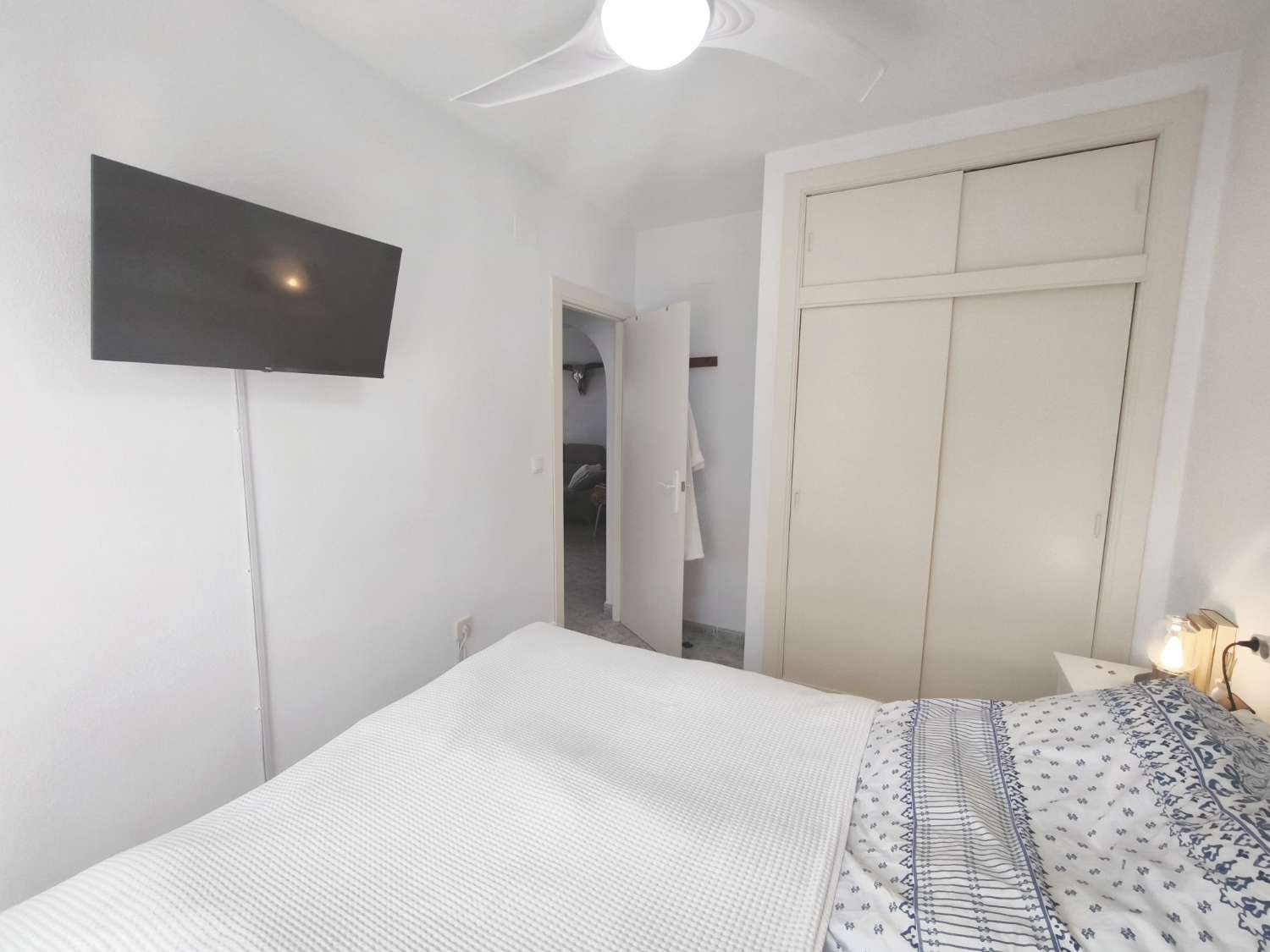 Oportunidad en Playa Flamenca: Planta alta con vistas al Mar y solárium privado