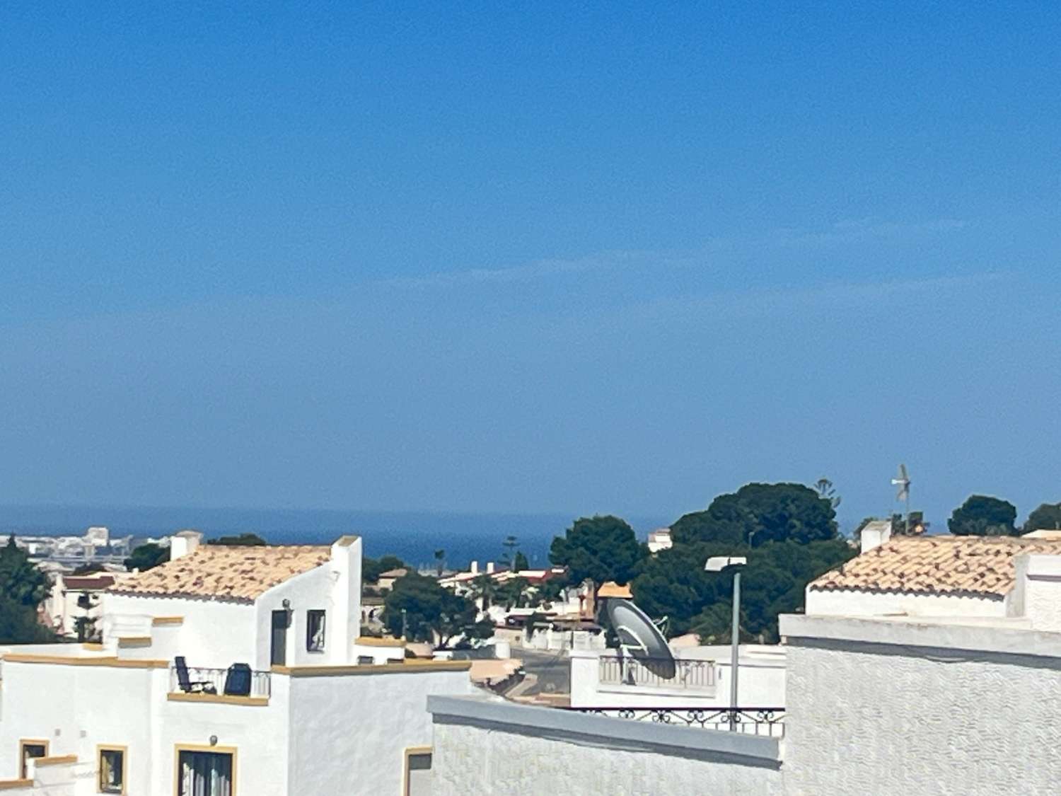 Preciosa casa adosada de 3 dormitorios y 2 baños en Los Altos.