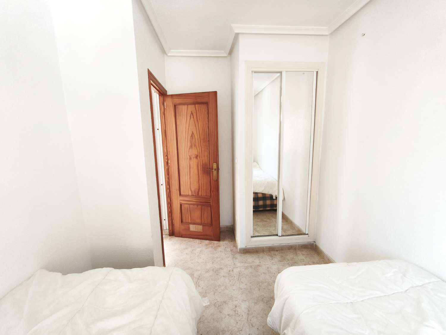 Herenhuis met 3 slaapkamers en 2 badkamers in Los Altos.