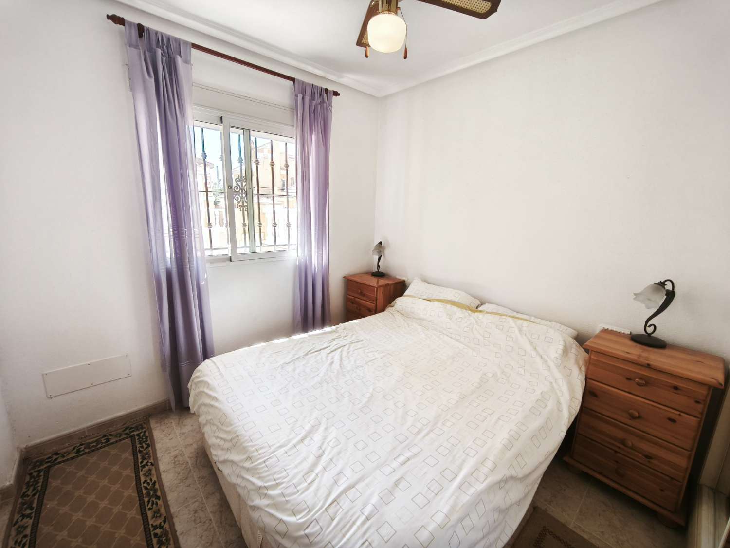 Herenhuis met 3 slaapkamers en 2 badkamers in Los Altos.