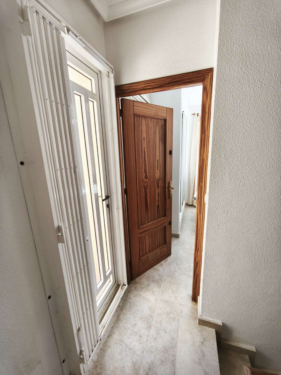 Herenhuis met 3 slaapkamers en 2 badkamers in Los Altos.