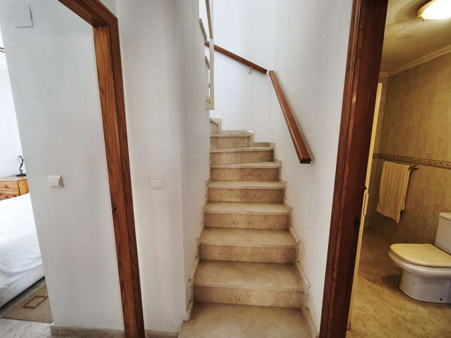 Herenhuis met 3 slaapkamers en 2 badkamers in Los Altos.