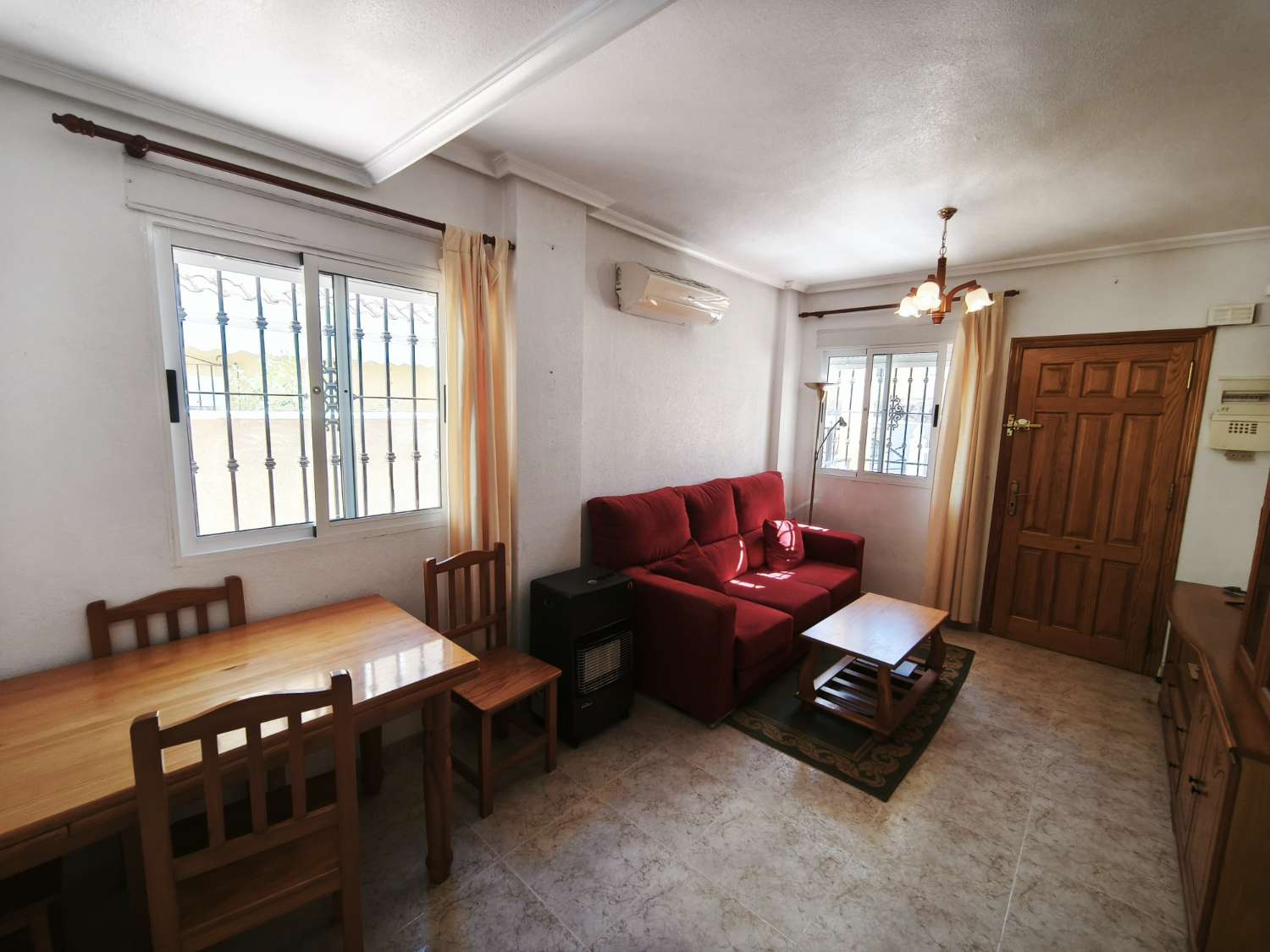 Herenhuis met 3 slaapkamers en 2 badkamers in Los Altos.