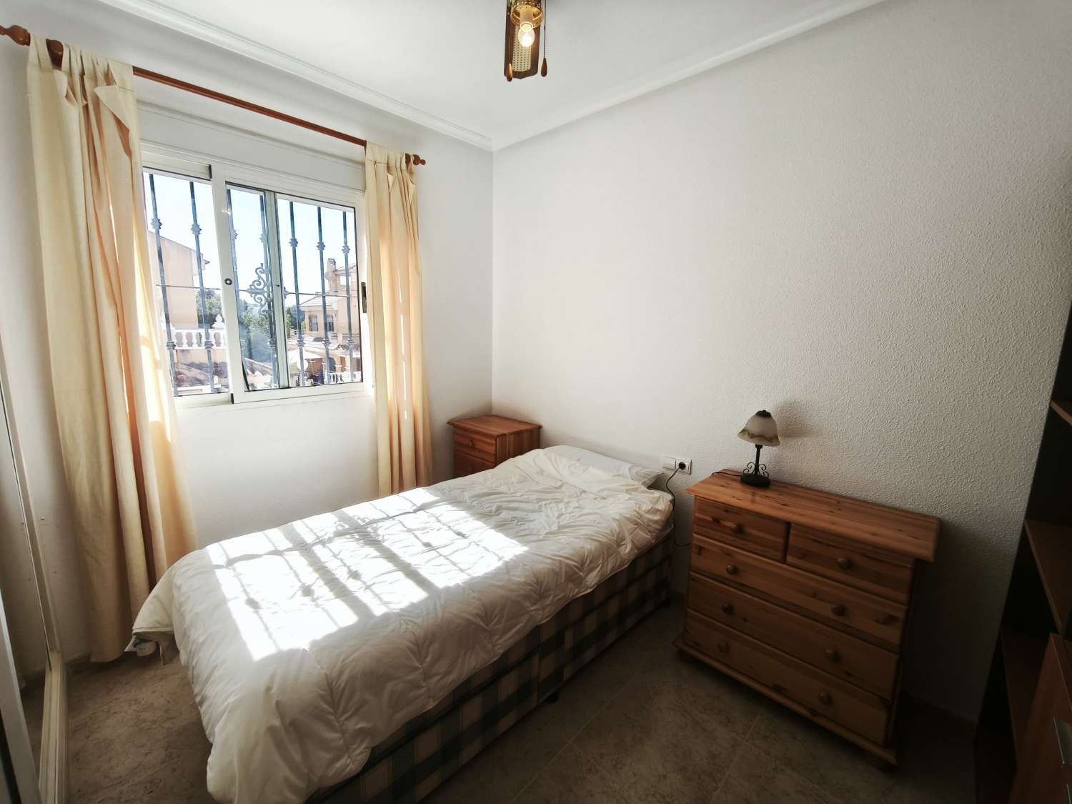 Herenhuis met 3 slaapkamers en 2 badkamers in Los Altos.