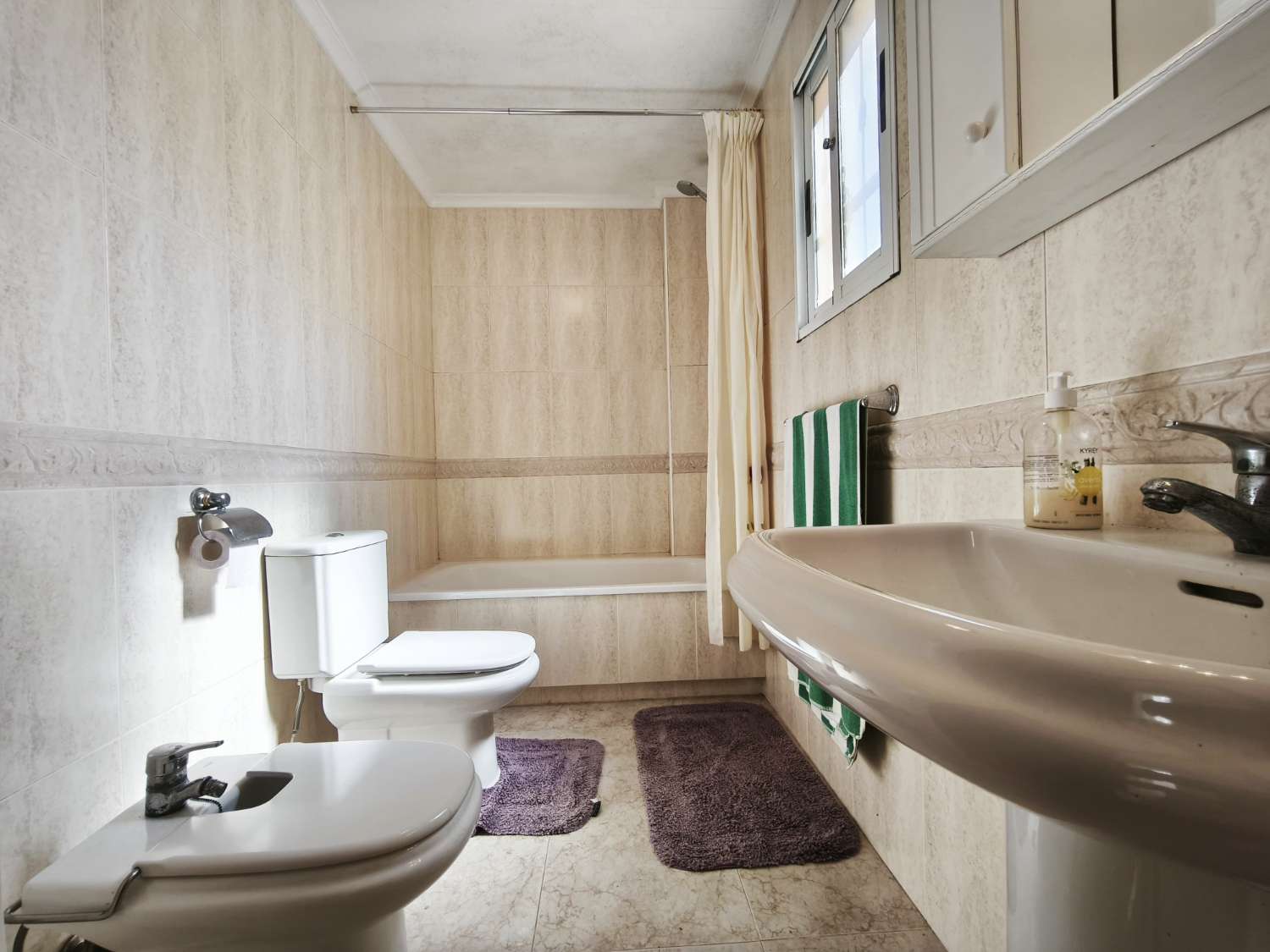 Herenhuis met 3 slaapkamers en 2 badkamers in Los Altos.