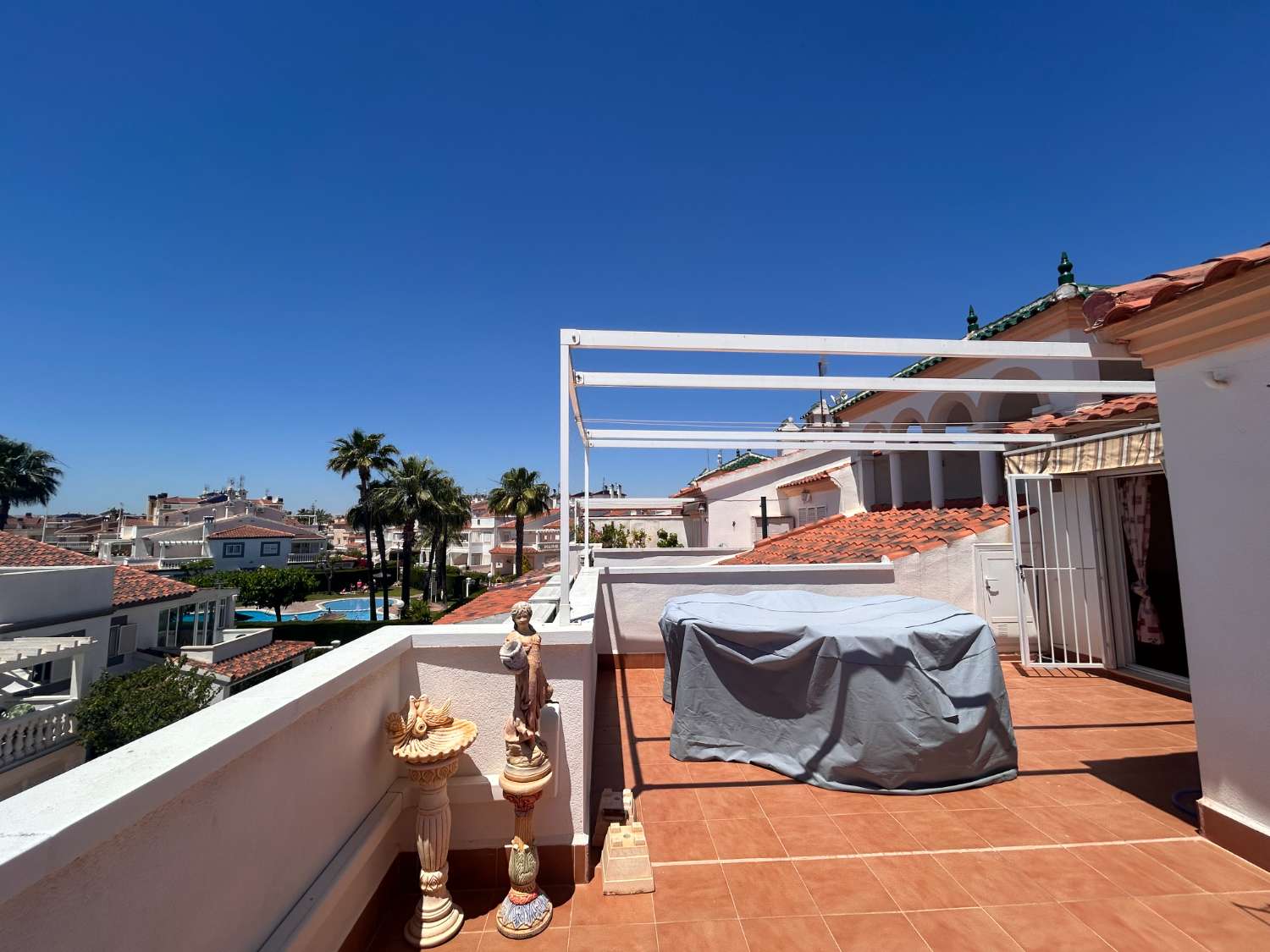 Precioso apartamento con vistas al mar en Zeniamar 3