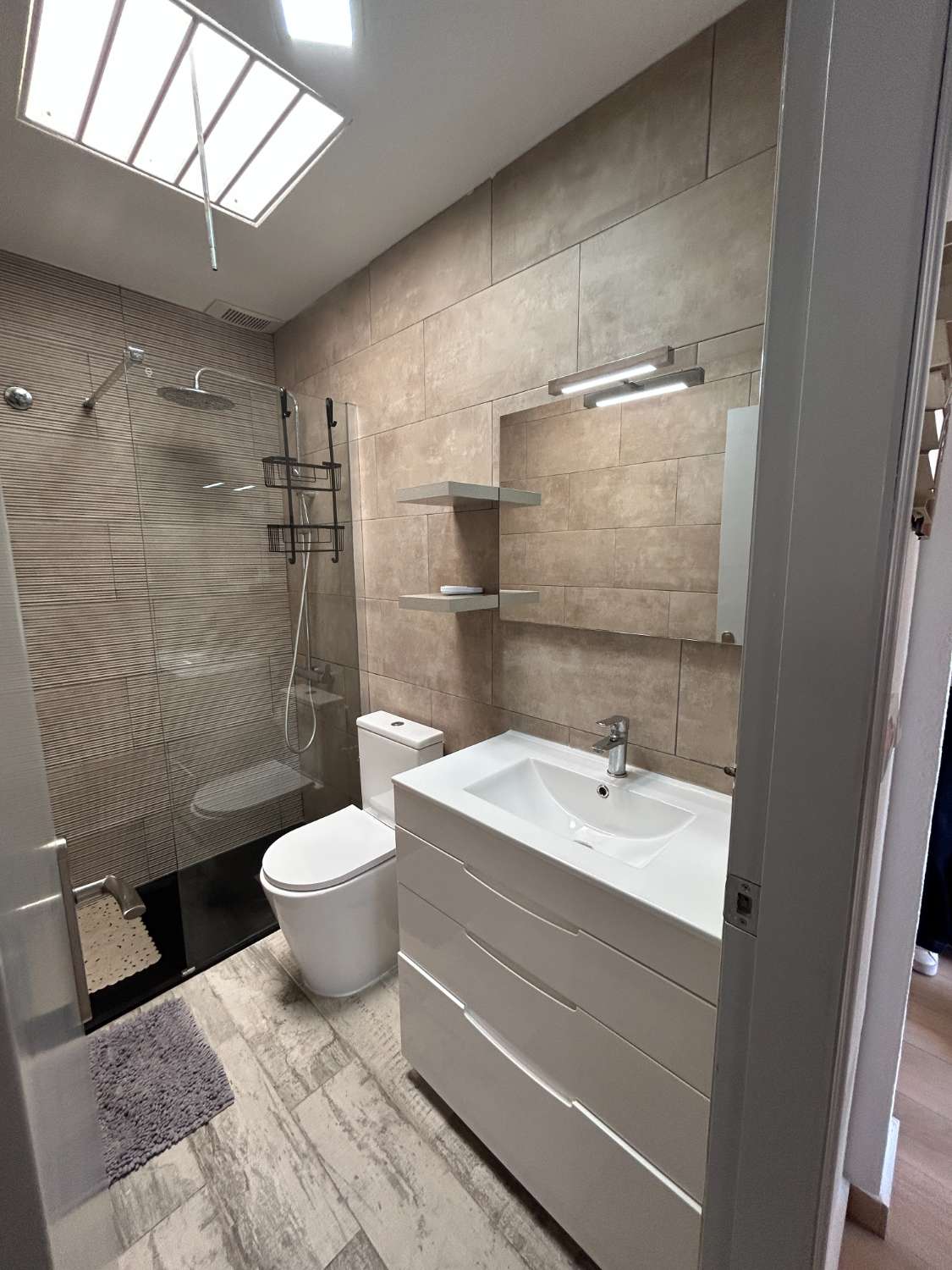 Bungalow de 3 dormitorios, 1 baño, 1 piscina comunitaria totalmente reformado en Los Altos ( Torrevieja )