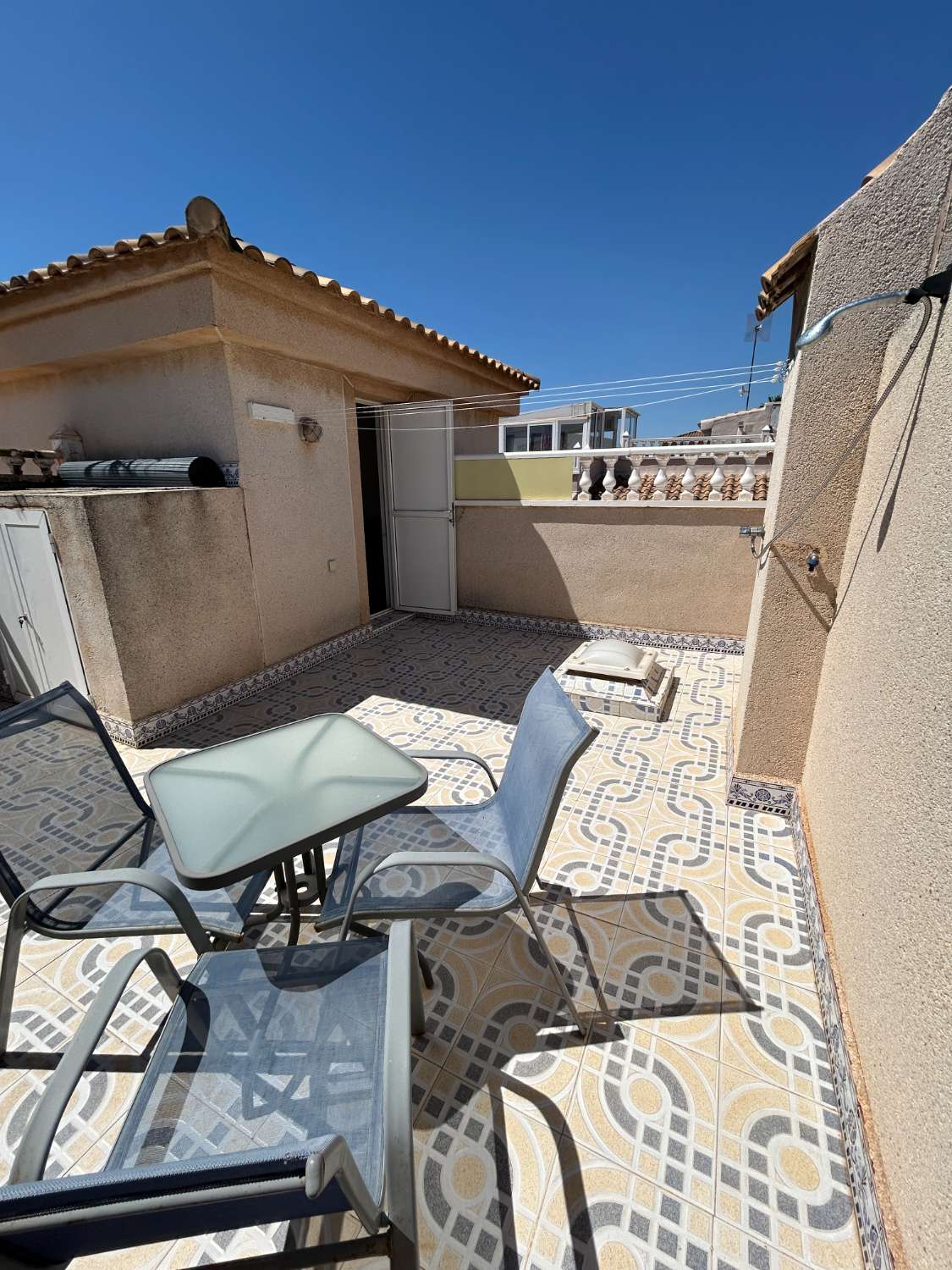 Bungalow de 3 dormitorios, 1 baño, 1 piscina comunitaria totalmente reformado en Los Altos ( Torrevieja )