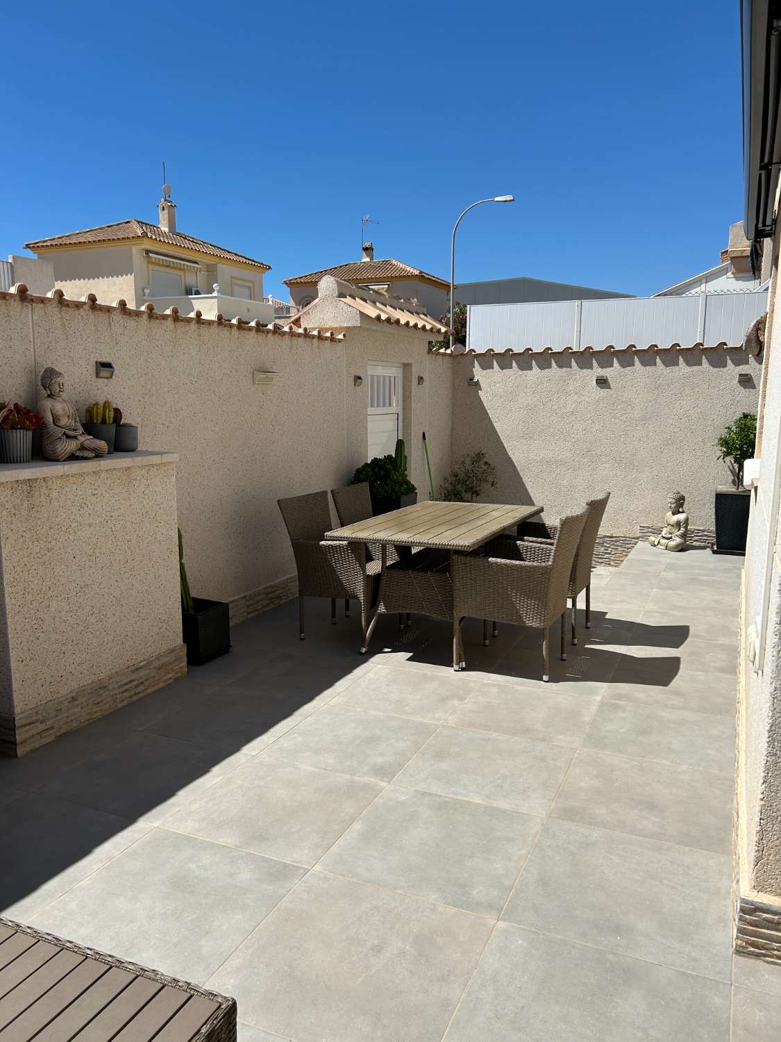 Bungalow de 3 dormitorios, 1 baño, 1 piscina comunitaria totalmente reformado en Los Altos ( Torrevieja )