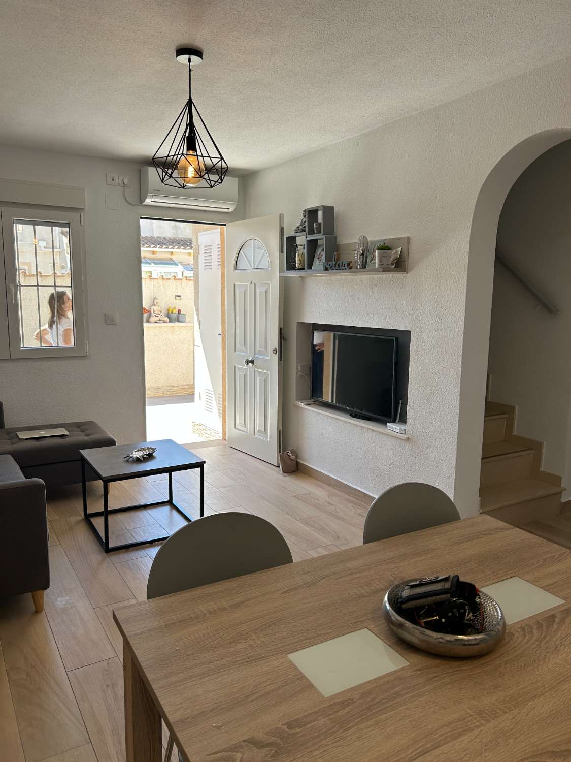 Bungalow de 3 dormitorios, 1 baño, 1 piscina comunitaria totalmente reformado en Los Altos ( Torrevieja )
