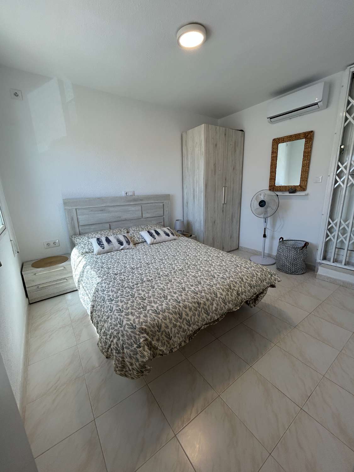 Bungalow de 3 dormitorios, 1 baño, 1 piscina comunitaria totalmente reformado en Los Altos ( Torrevieja )
