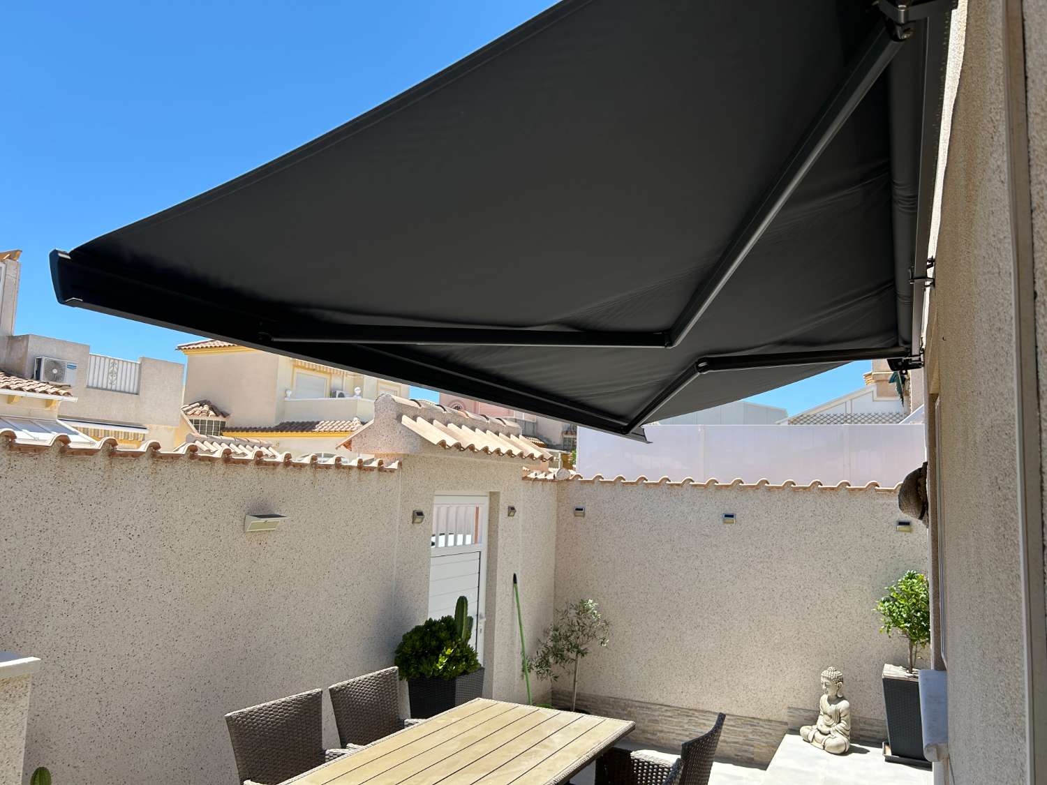 Bungalow de 3 dormitorios, 1 baño, 1 piscina comunitaria totalmente reformado en Los Altos ( Torrevieja )