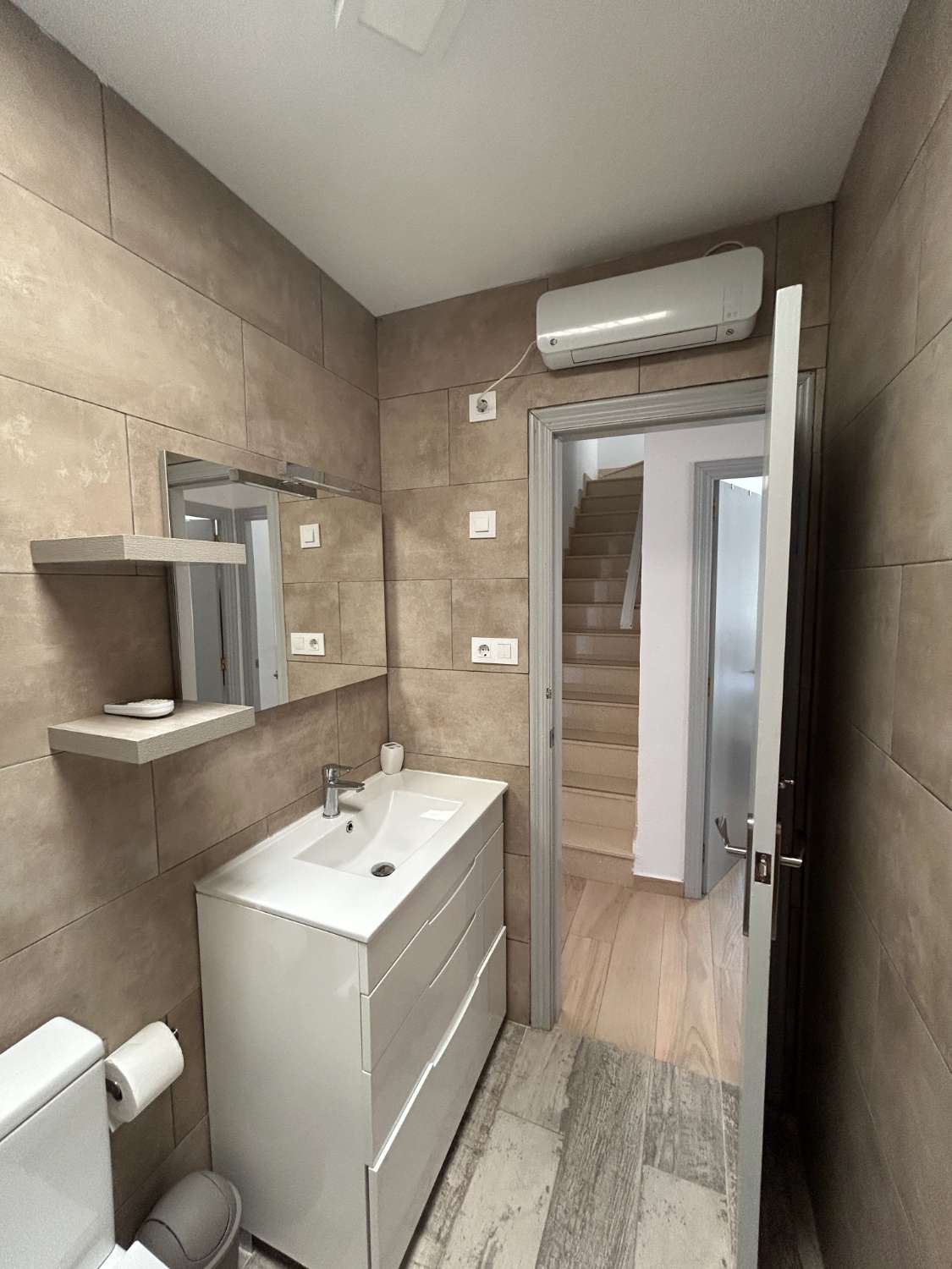 Bungalow de 3 dormitorios, 1 baño, 1 piscina comunitaria totalmente reformado en Los Altos ( Torrevieja )