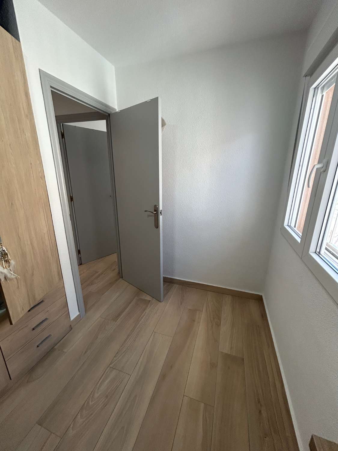 Bungalow de 3 dormitorios, 1 baño, 1 piscina comunitaria totalmente reformado en Los Altos ( Torrevieja )