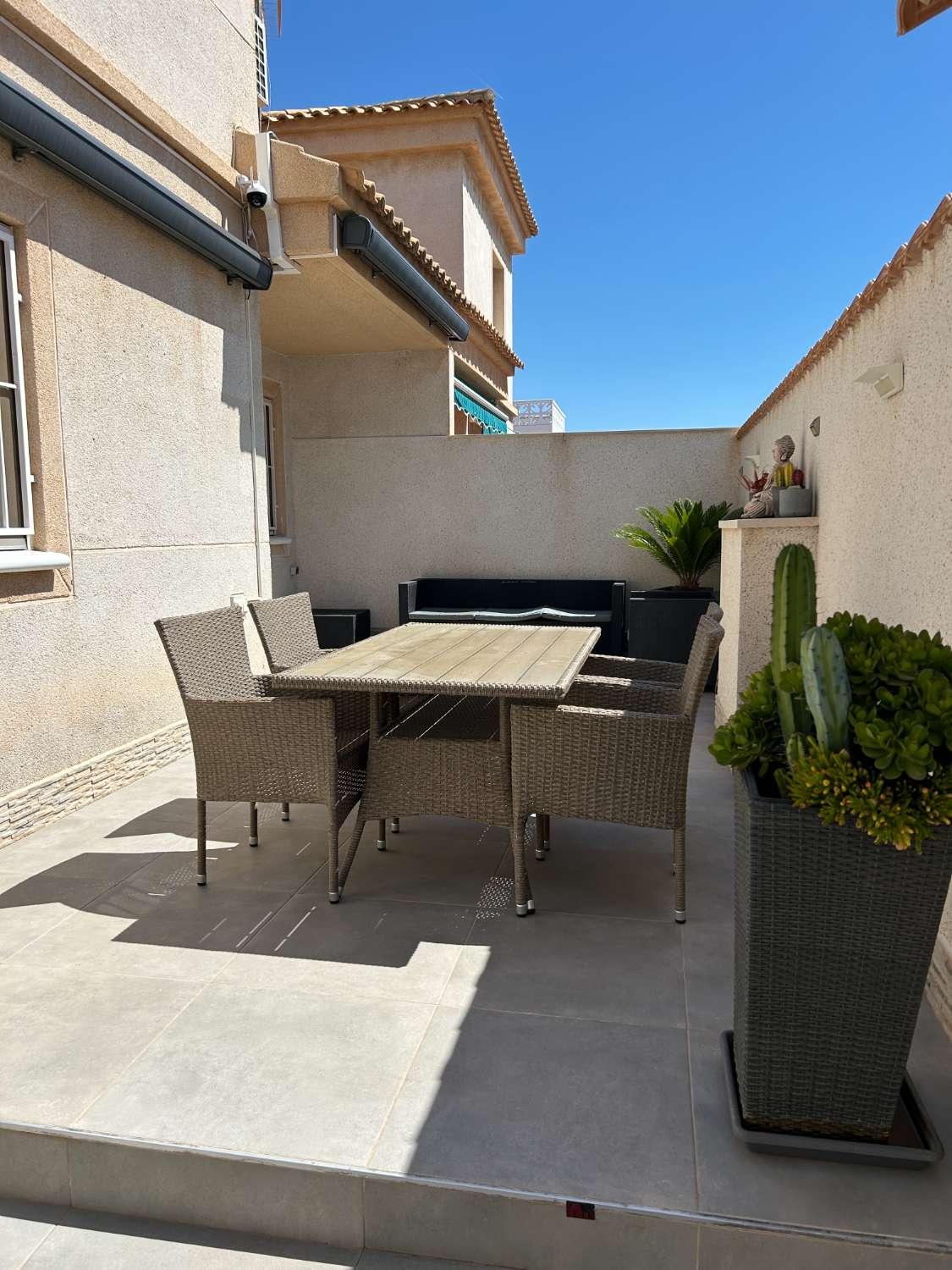 Bungalow de 3 dormitorios, 1 baño, 1 piscina comunitaria totalmente reformado en Los Altos ( Torrevieja )