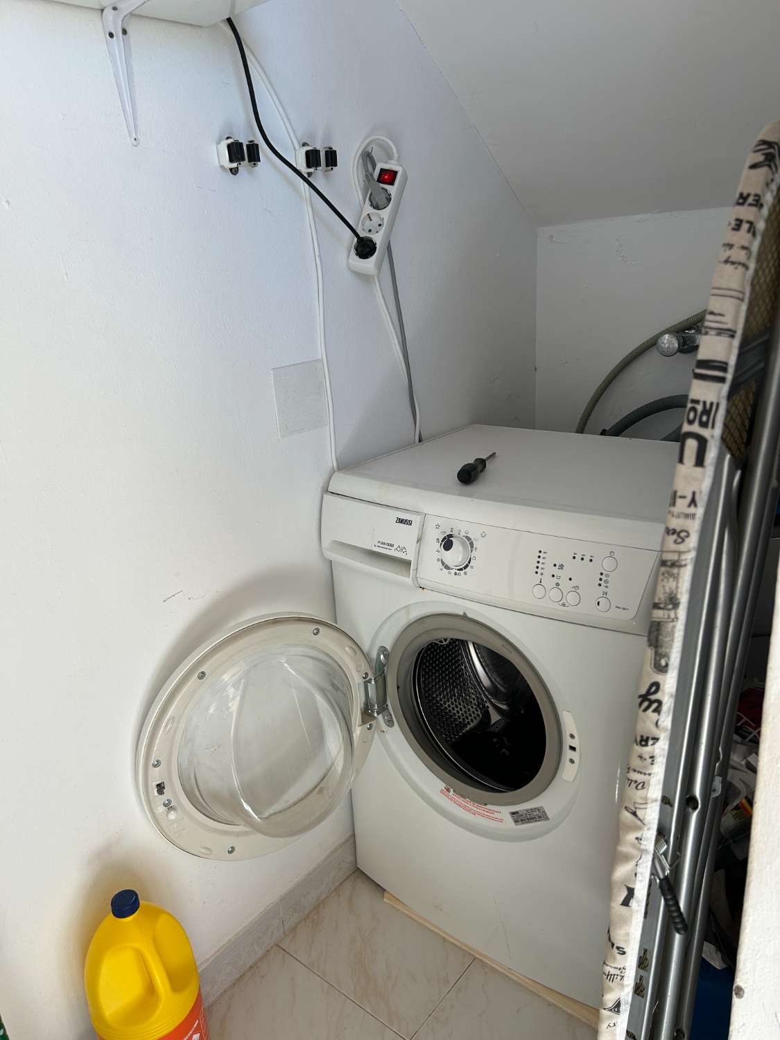 Bungalow de 3 dormitorios, 1 baño, 1 piscina comunitaria totalmente reformado en Los Altos ( Torrevieja )