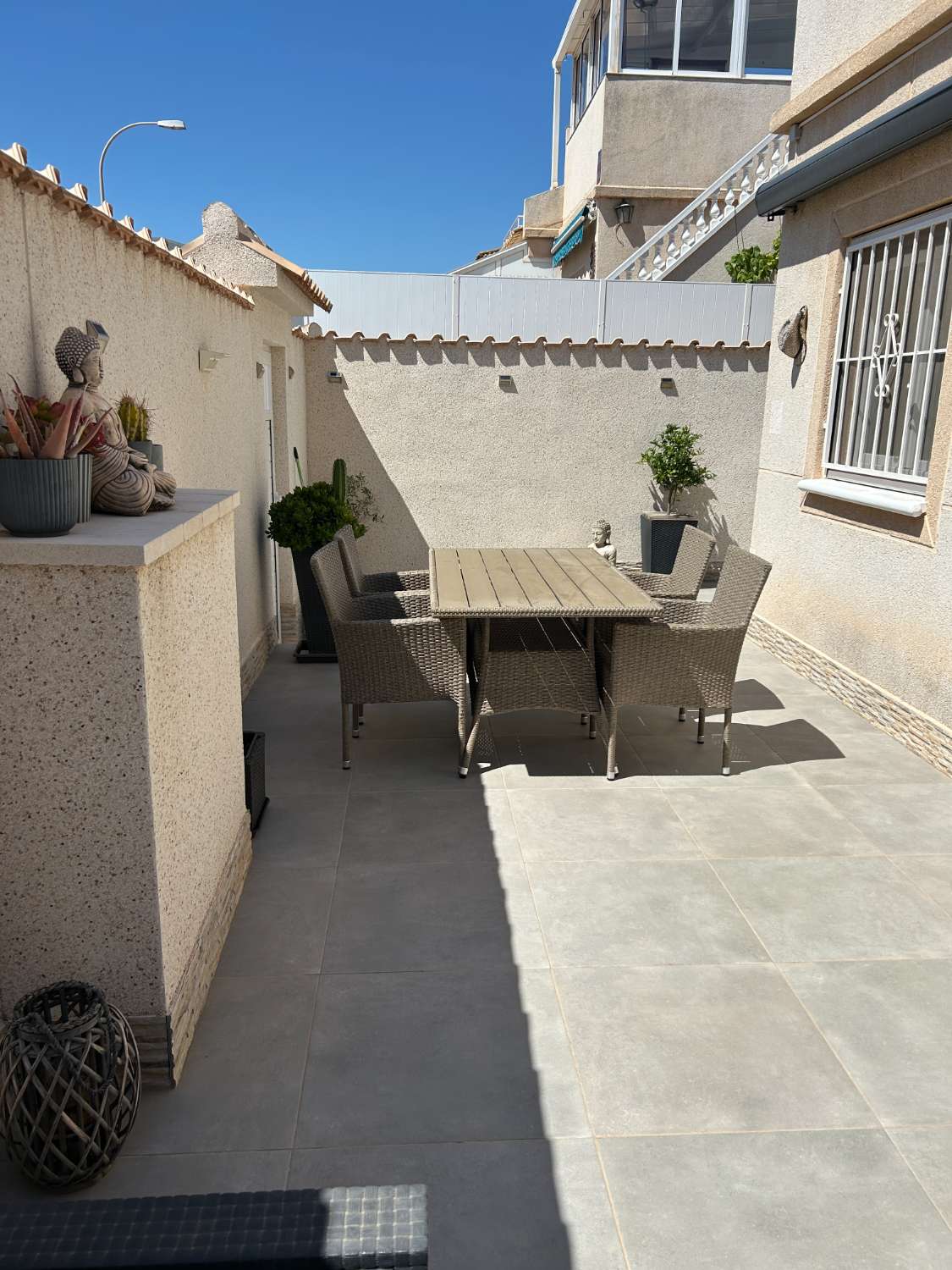 Bungalow de 3 dormitorios, 1 baño, 1 piscina comunitaria totalmente reformado en Los Altos ( Torrevieja )