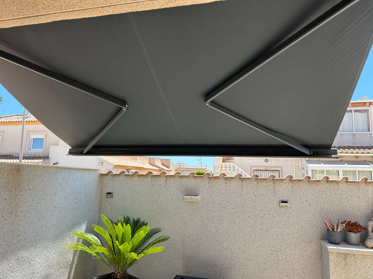 Bungalow de 3 dormitorios, 1 baño, 1 piscina comunitaria totalmente reformado en Los Altos ( Torrevieja )