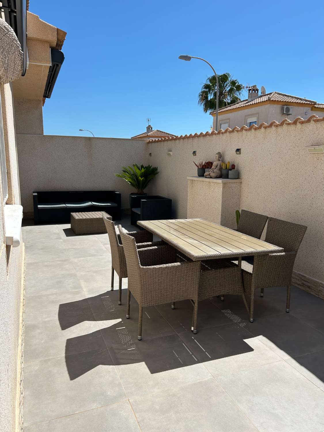 Bungalow de 3 dormitorios, 1 baño, 1 piscina comunitaria totalmente reformado en Los Altos ( Torrevieja )
