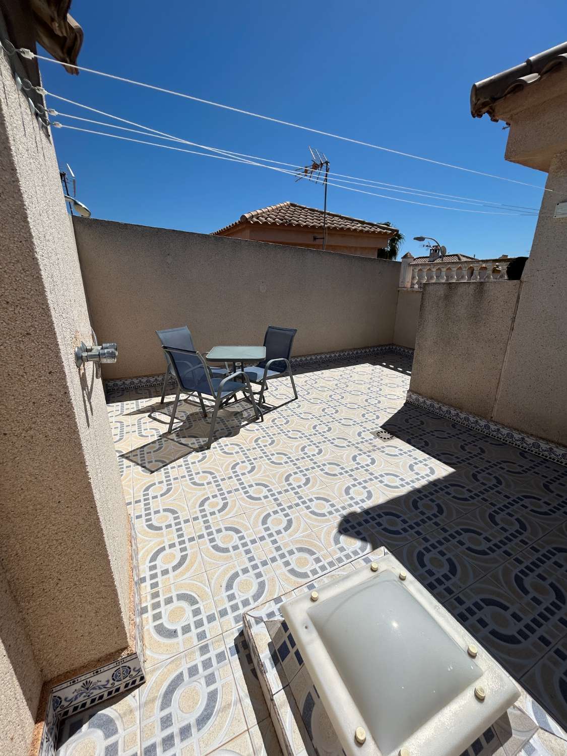 Bungalow de 3 dormitorios, 1 baño, 1 piscina comunitaria totalmente reformado en Los Altos ( Torrevieja )