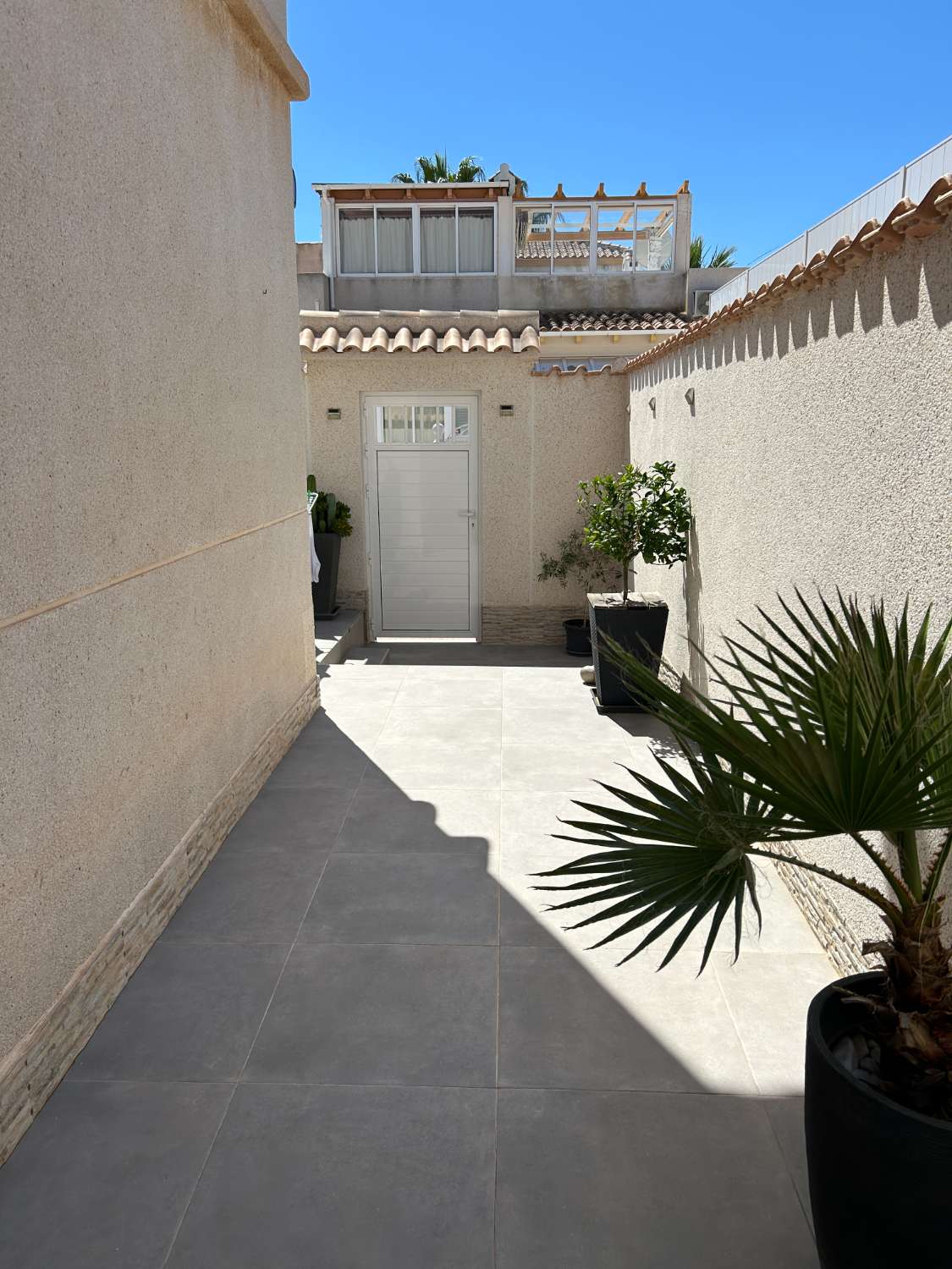 Bungalow de 3 dormitorios, 1 baño, 1 piscina comunitaria totalmente reformado en Los Altos ( Torrevieja )