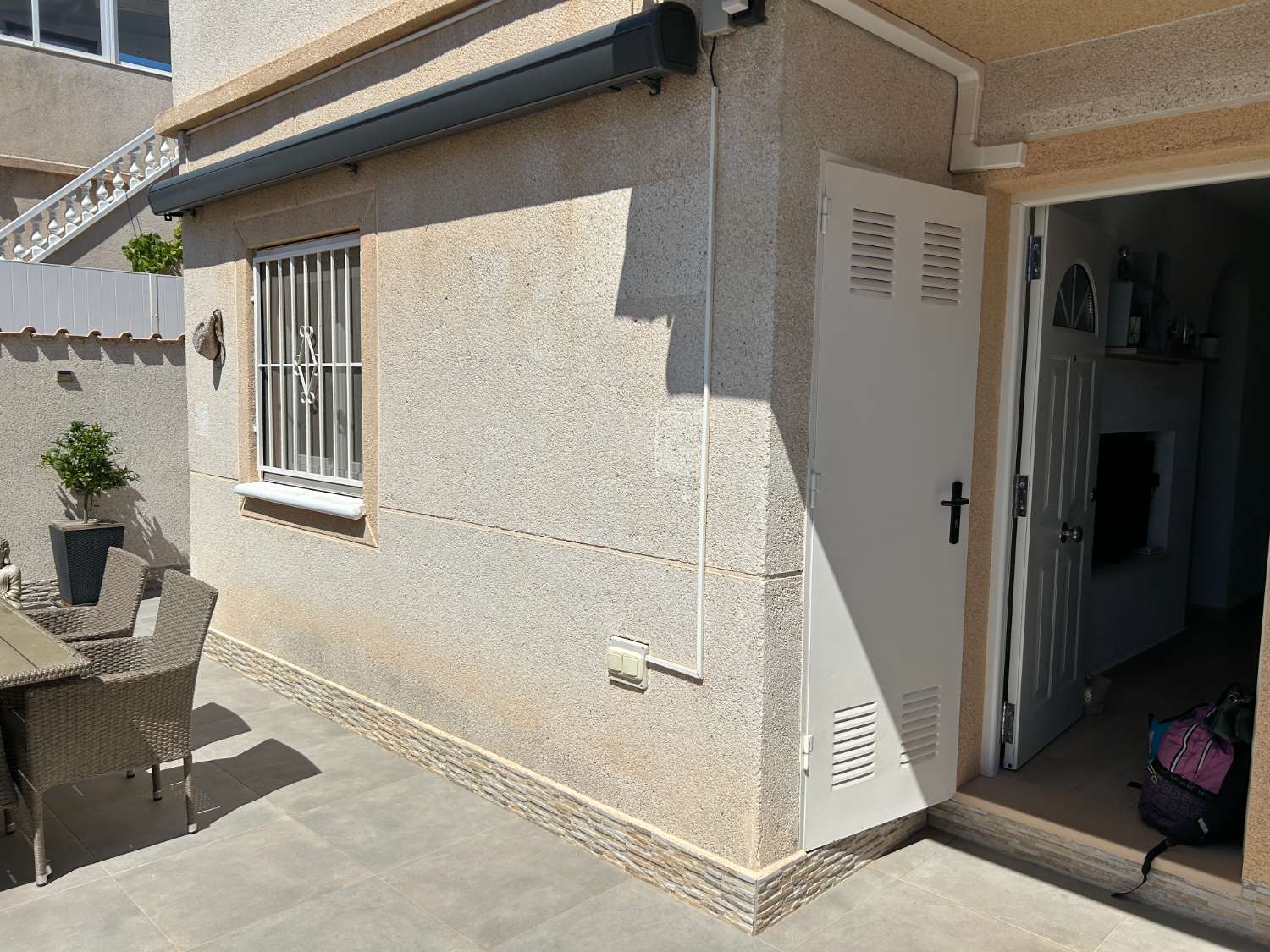 Bungalow de 3 dormitorios, 1 baño, 1 piscina comunitaria totalmente reformado en Los Altos ( Torrevieja )