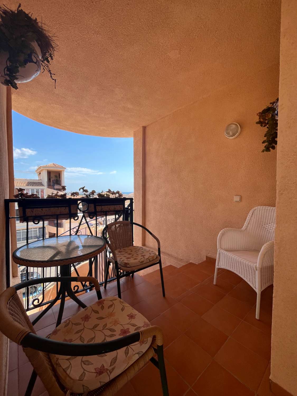 Precioso apartamento con vistas al mar y garaje