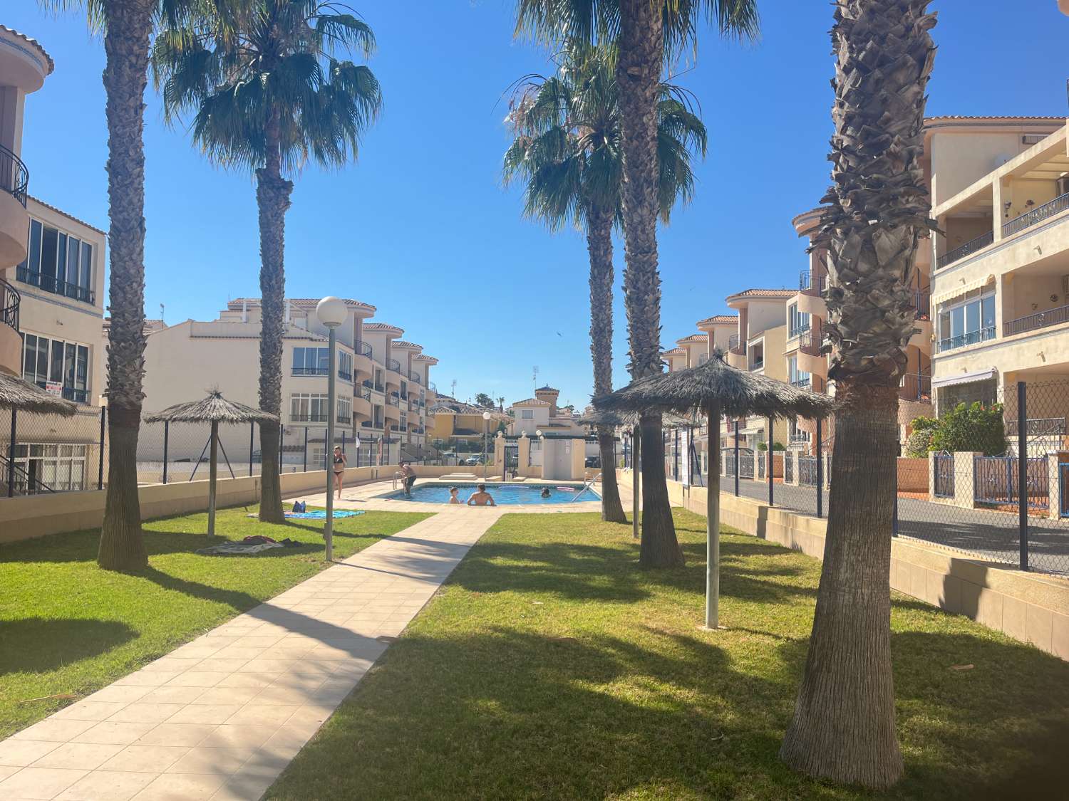 Precioso apartamento con vistas al mar y garaje