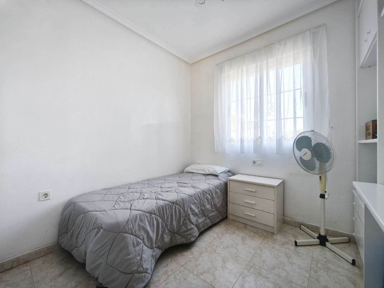 Precioso bungalow de 3 dormitorios y 1 baño.
