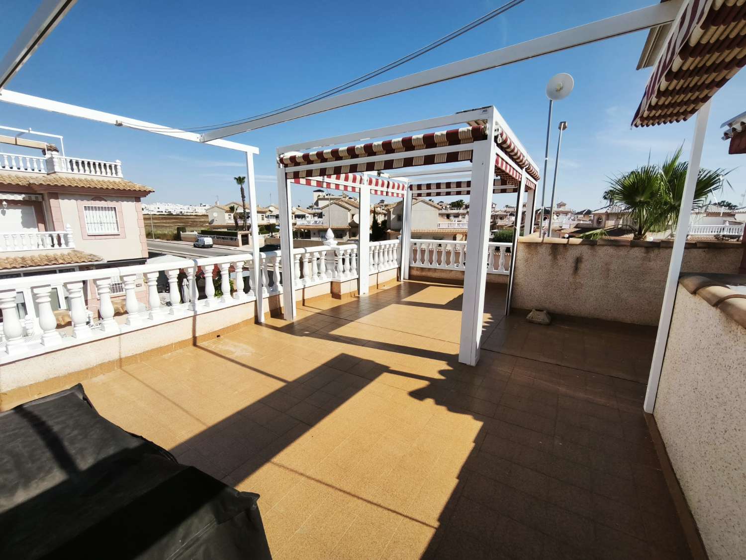 Precioso bungalow de 3 dormitorios y 1 baño.