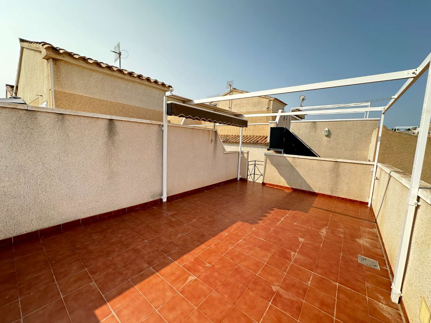 Apartamento de 2 dormitorios en planta alta con solárium en Punta Prima