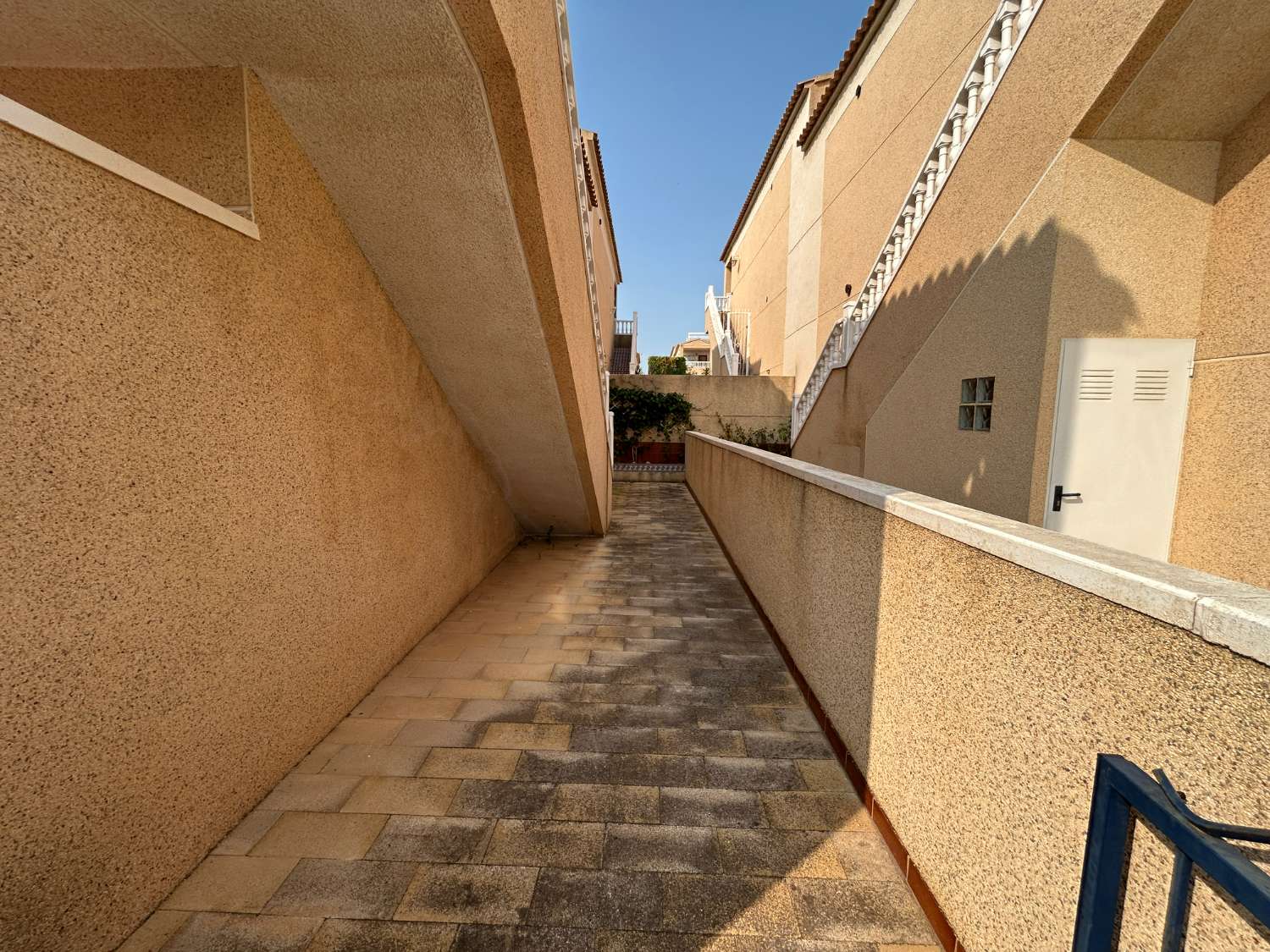 Apartamento de 2 dormitorios en planta alta con solárium en Punta Prima