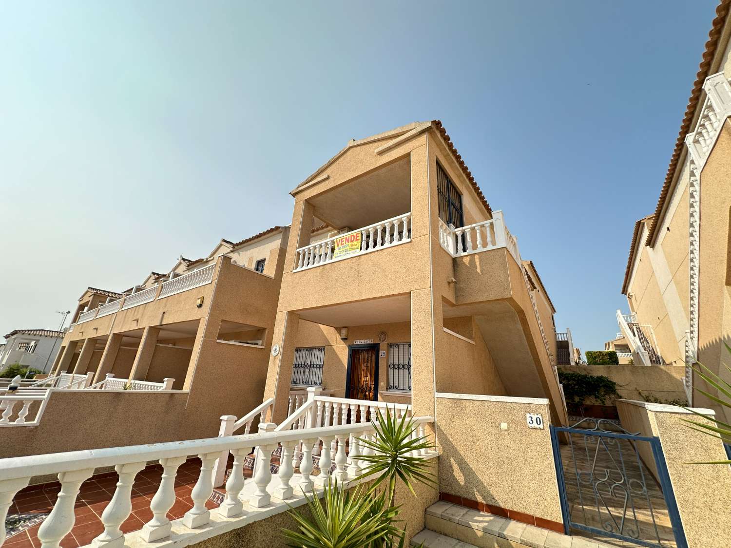 Apartamento de 2 dormitorios en planta alta con solárium en Punta Prima