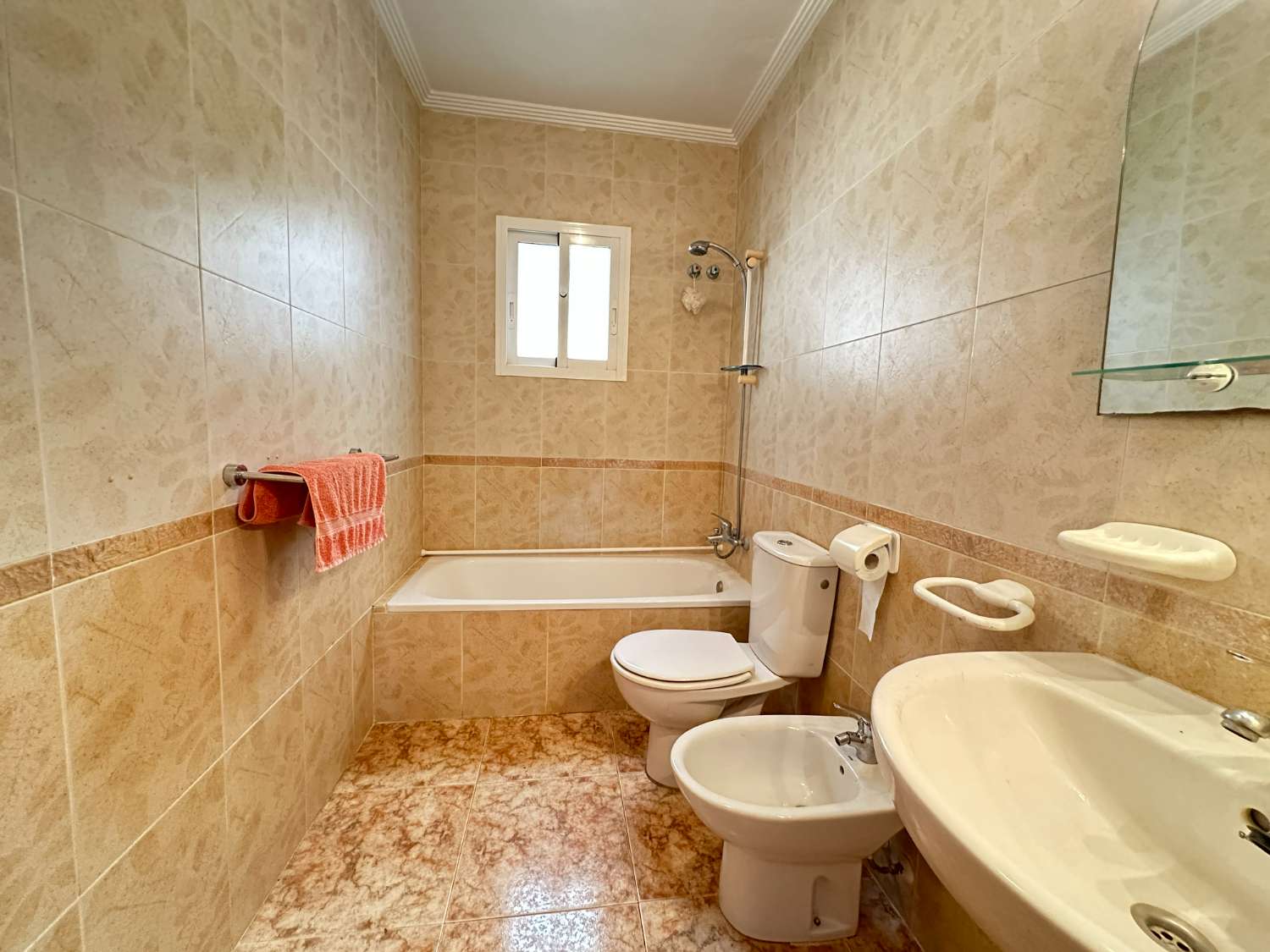 Apartamento de 2 dormitorios en planta alta con solárium en Punta Prima