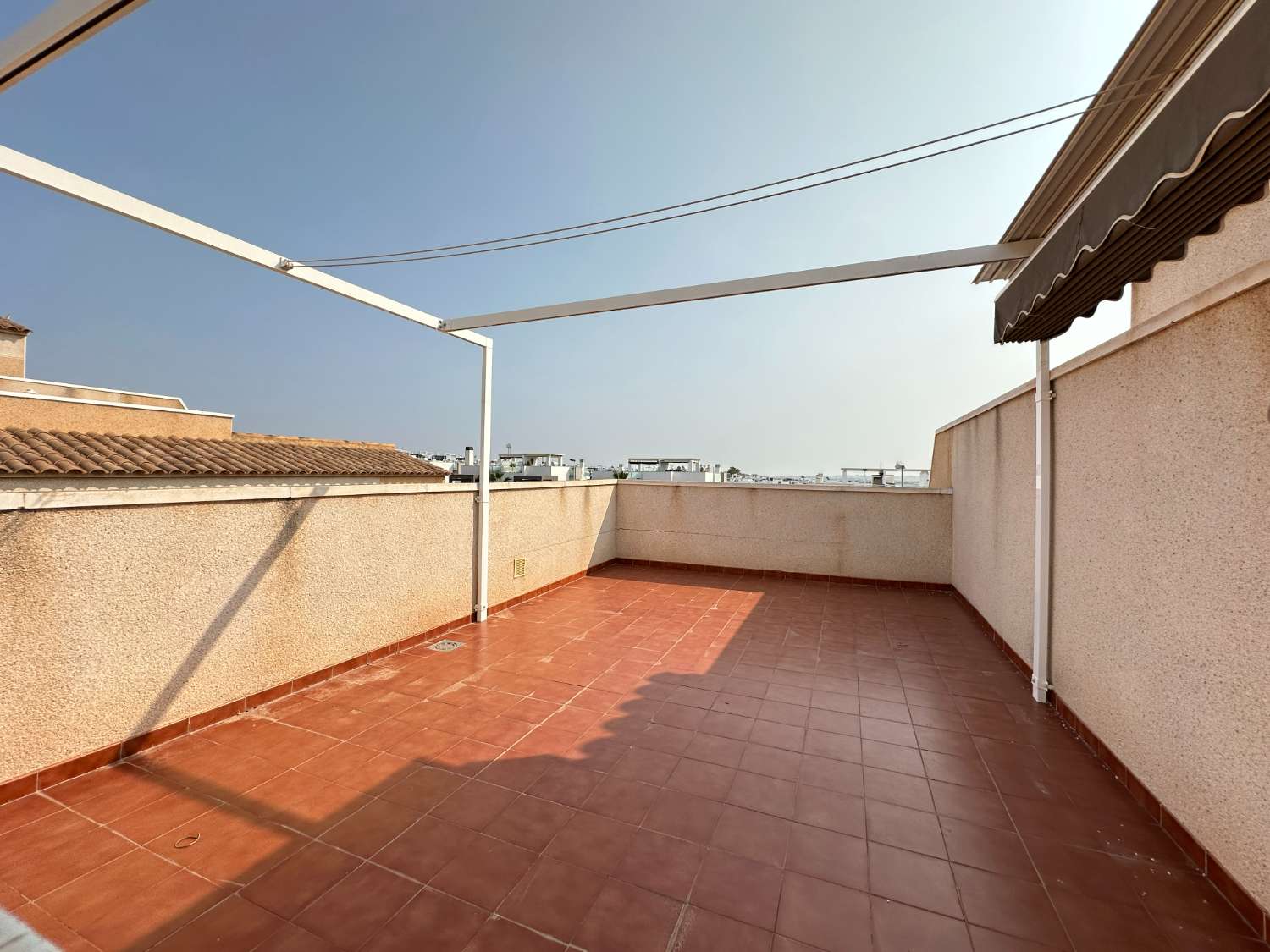 Apartamento de 2 dormitorios en planta alta con solárium en Punta Prima