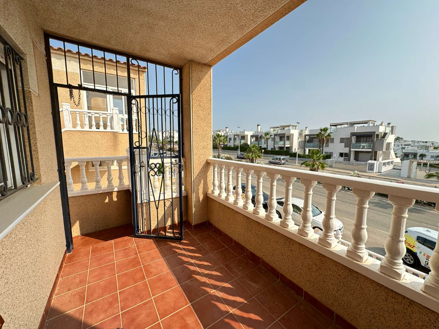 Apartamento de 2 dormitorios en planta alta con solárium en Punta Prima