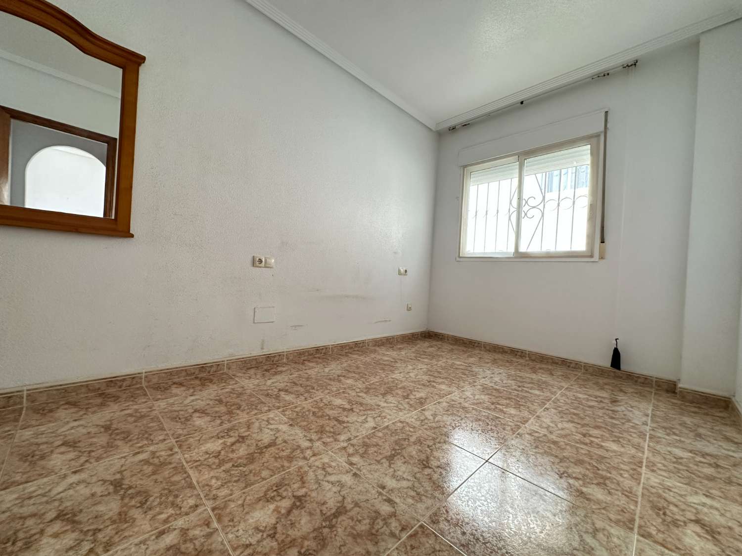 Apartamento de 2 dormitorios en planta alta con solárium en Punta Prima