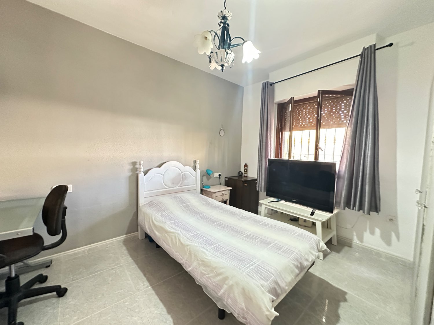 Espectacular chalet independiente con piscina privada en Las Filipinas, Villamartín